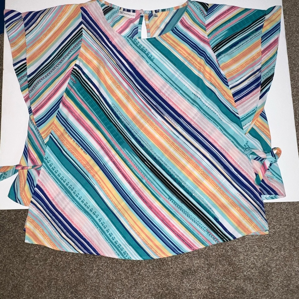 Rafaella lady shirt 1X excellent condition no tears or rips smoke-pet free home